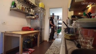 PLUMBER ADVENTURE Pt 1. Casalinga MILF vuole il cazzo dell’idraulico.